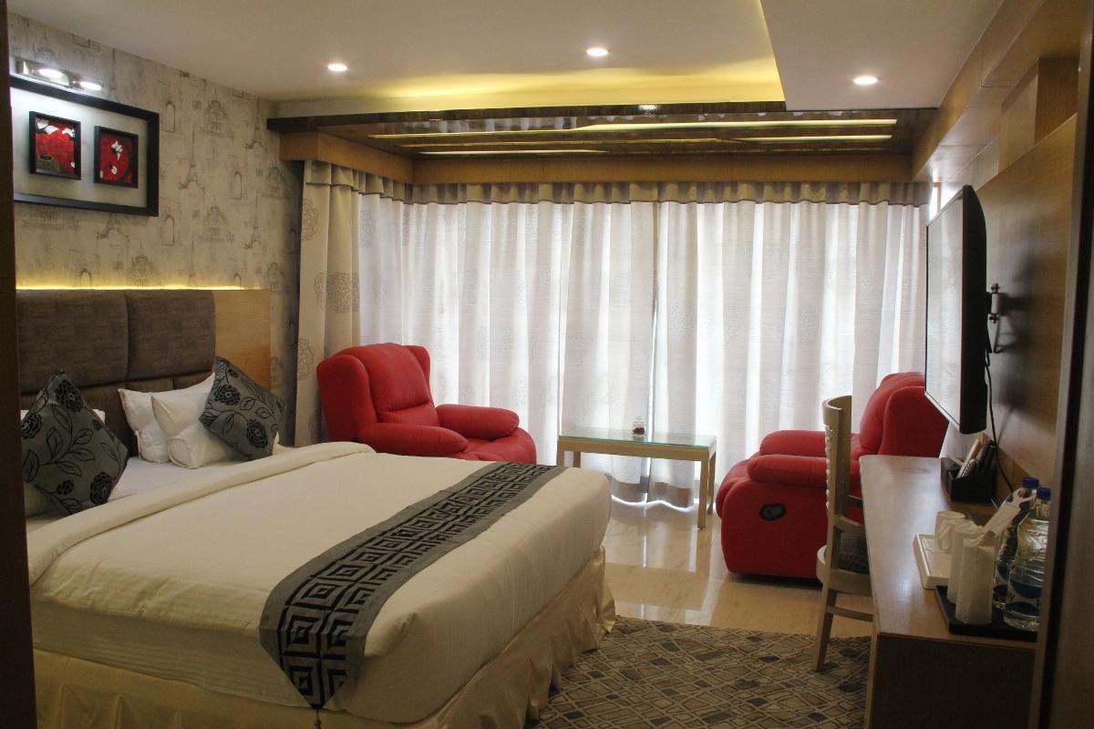 Hotel Golden Tree à Purî Extérieur photo